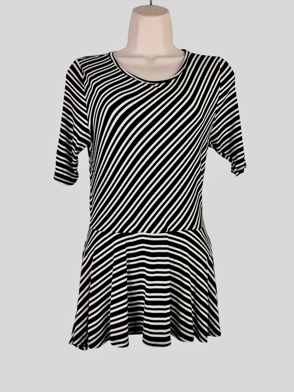 Apt. 9 Petite Striped Peplum Top Black White Short Sleeve PS - Picture 2 of 5